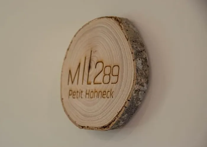 Refuge Mil100 Βίλα